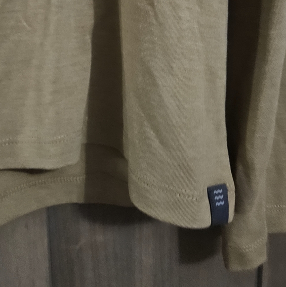 FREE FLY Men's Bamboo Flex Henley in Heathered Wheat. Size L NWT - Picture 8 of 13